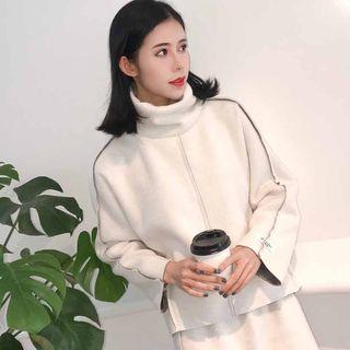 Set: Turtleneck Sweatshirt + Wide-leg Pants