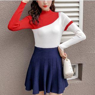 Long-sleeve Mock-neck Contrast-color Knit Top