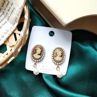 Embossed Resin Faux Pearl Dangle Earring