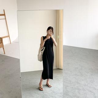Sleeveless Slit-side Knit Dress With Sash