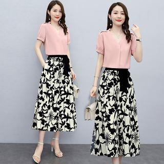 Set: Short-sleeve V-neck Blouse + Floral Wide Leg Cropped Pants