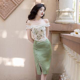 Off-shoulder Ruffled Floral Top / Slit Pencil Skirt