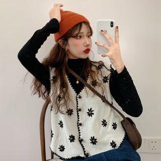 Long-sleeve Turtle-neck T-shirt / Embroidered Button Vest