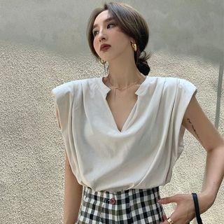 Sleeveless Padded-shoulder Plain Top