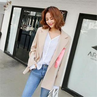 Wide-lapel Blazer With Brooch