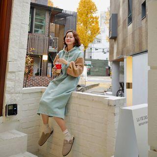 Dumble-sleeve Midi Hoodie Dress