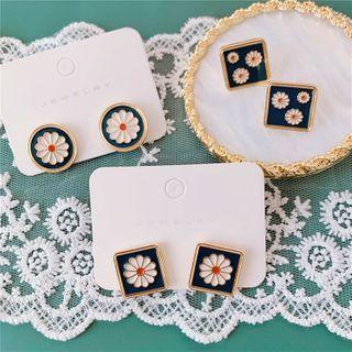 Glaze Daisy Earring (various Designs)