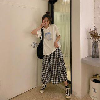 Short-sleeve Cloud Print T-shirt / Plaid A-line Midi Skirt