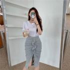 Short-sleeve Lettering Print T-shirt / Fitted Frill Trim Skirt