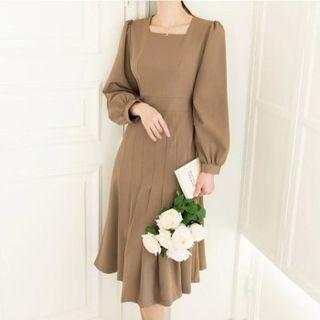 Square-neck Midi Pleated Dress