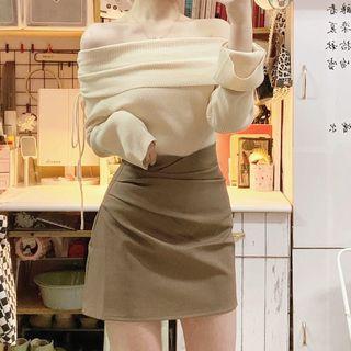 Off-shoulder Ribbed Knit Top / Shirred Pencil Skirt