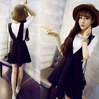 Set: Plain T-shirt + V-neck Pinafore