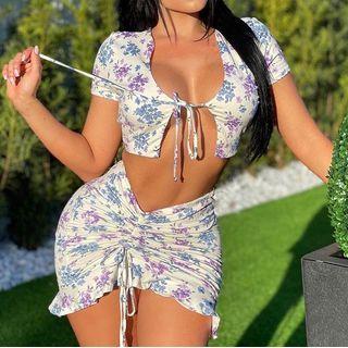 Set: Short Sleeve Floral Print Tie-front Crop Top + Ruched Mini Skirt
