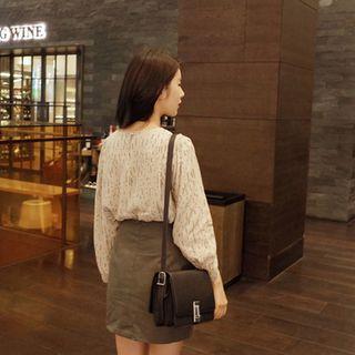 V-neck Long-sleeve Pattern Top