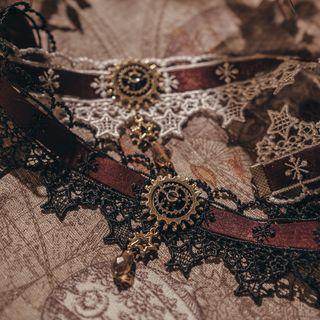 Gear Lace Choker