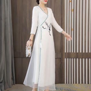 Long-sleeve Embroidery V-neck Midi Dress