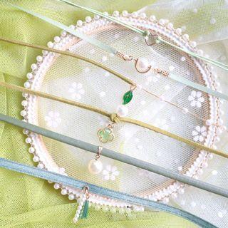 Faux Pearl / Faux Crystal Pendant Choker (various Designs)