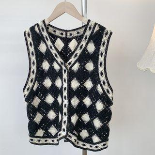 Sweater Vest Black & Almond - One Size