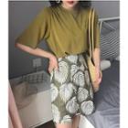 Set: Plain Short-sleeve T-shirt + Leaf Print A-line Skirt