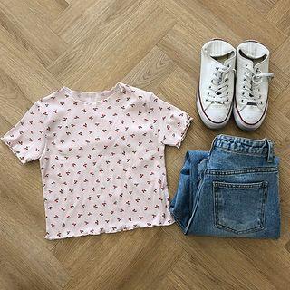 Cherry-pattern Cropped Slim-fit Top