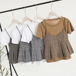 Set: Short-sleeve T-shirt + Check Camisole Top