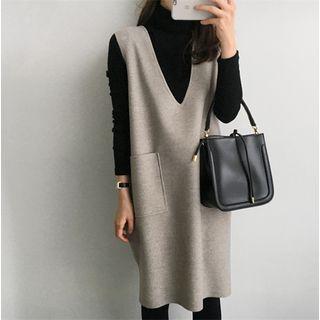 Long-sleeve Turtleneck Top / Sleeveless V-neck Dress