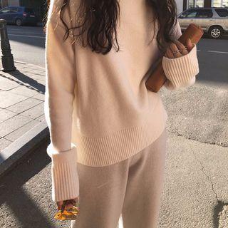 High-waist Plain Knit Pants / Mock Neck Split Hem Sweater