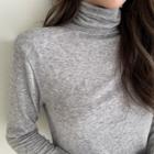Padded-shoulder Turtle-neck Top