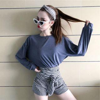 Long-sleeve T-shirt / Plaid Shorts