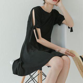 Plain Bow Short-sleeve Dress