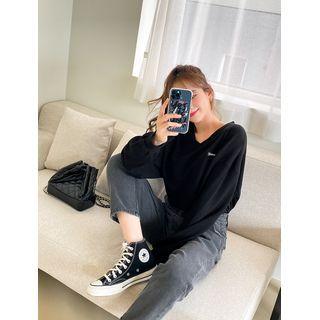 V-neck Letter-patched Sweatshirt