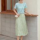Short-sleeve Plain T-shirt / Floral Print Skirt