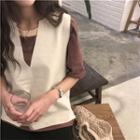 Color-block T-shirt / Plain V-neck Vest