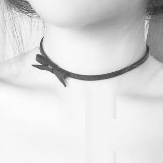 Bow Accent Choker
