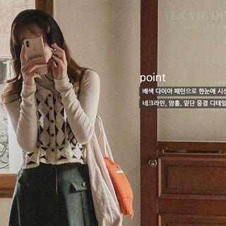 Scallop-edge Patterned Open-knit Vest Black - One Size
