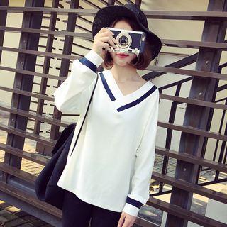 Contrast-trim V-neck Long-sleeve T-shirt