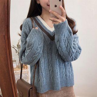 Contrast-trim V-neck Cable-knit Sweater