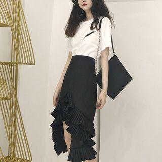 Feather Embroidered Short-sleeve T-shirt / Ruffle Hem A-line Skirt