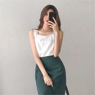 Square-neck Sleeveless Swing Top