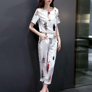 Set: Printed Short Sleeve T-shirt + Cropped Pants
