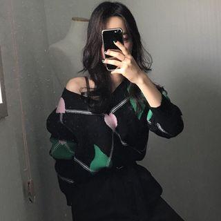 Heart Pattern V-neck Sweater