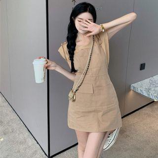 Set: Padded-shoulder Plain T-shirt / Geared Mini Overall Dress