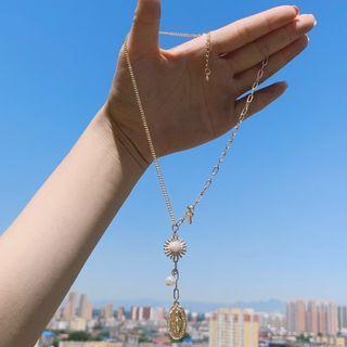 Faux Pearl Embossed Pendant Necklace Necklace - Single Layer - Pendant - One Size