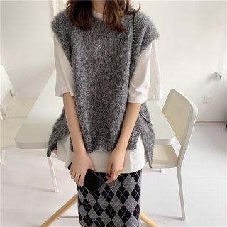 Short-sleeve T-shirt / Knit Vest / Knit Midi Skirt