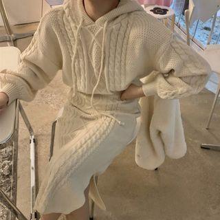 Hooded Sweater / Midi Skirt / Fleece Button Jacket