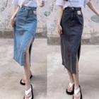 Short-sleeve Lettering T-shirt / High-waist Side-slit Denim Skirt