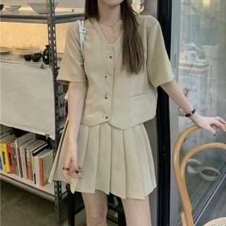 Short-sleeve Jacket / Mini A-line Pleated Skirt