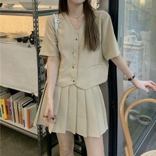 Short-sleeve Jacket / Mini A-line Pleated Skirt