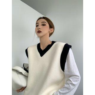 V-neck Contrast Trim Sweater Vest / Long-sleeve T-shirt