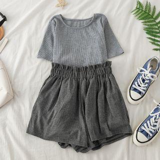 Set: Short-sleeve Cropped Top + Elastic-waist Shorts
